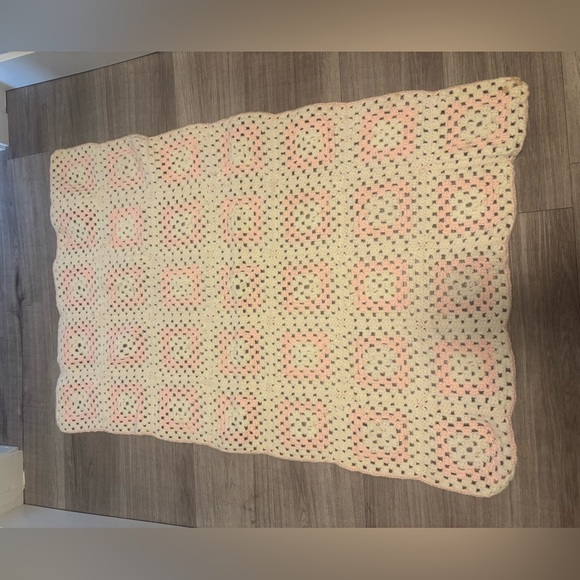 Beautiful crochet blanket. Approx 26x38 - Picture 1 of 4